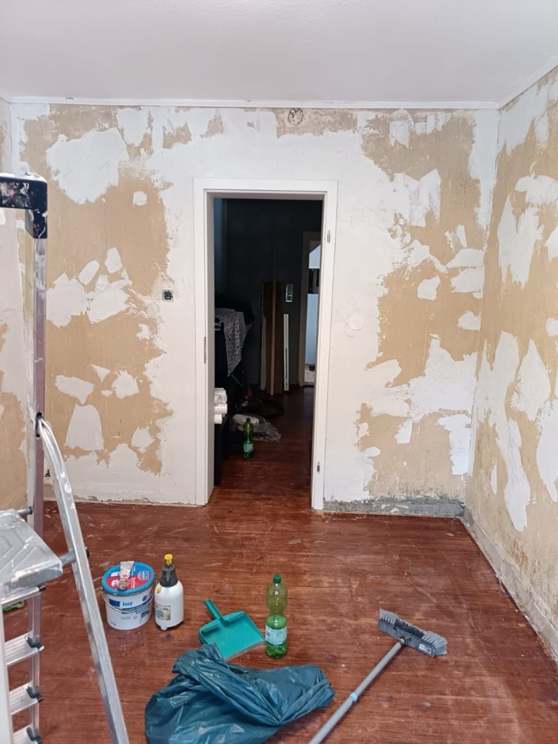 Zimmer vor der Renovierungsarbeit